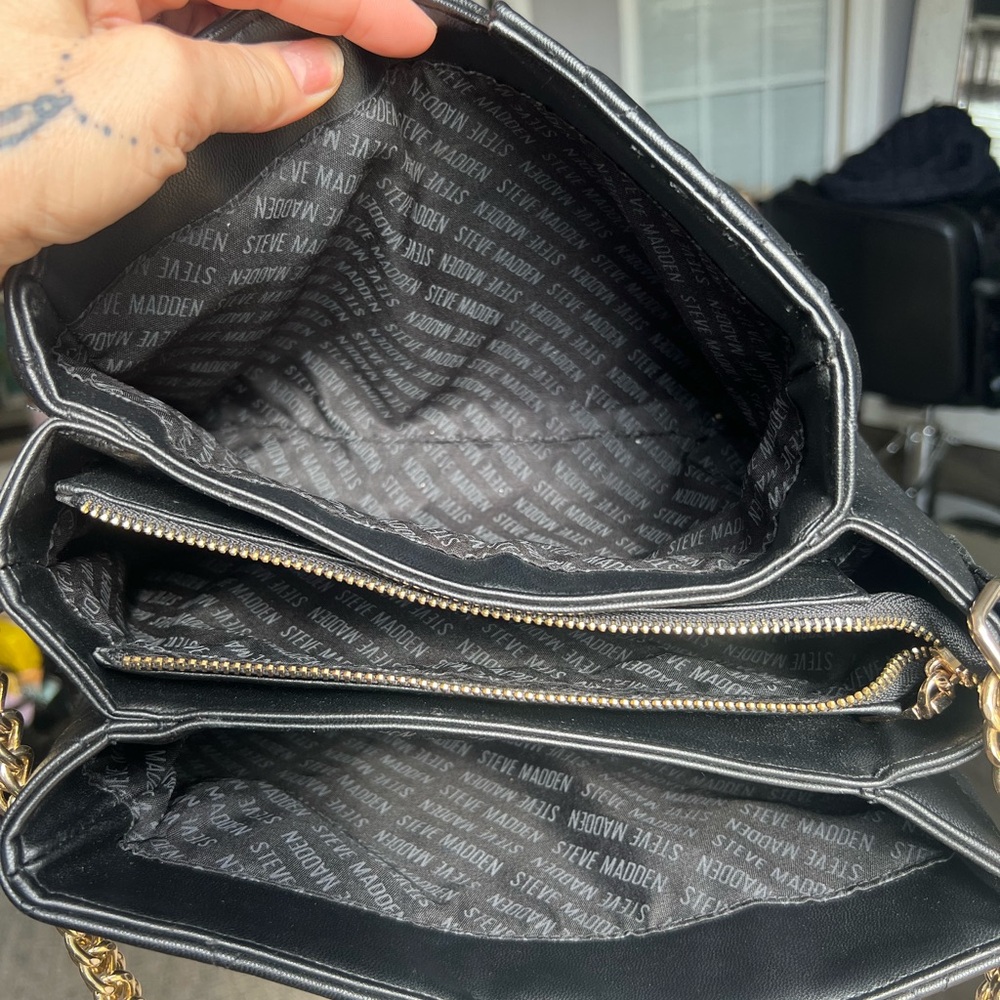Steve Madden Black Quilted Crossbody Handbag w/ Gold Chain - Picture 7 of 14